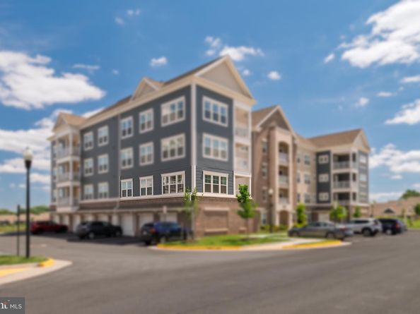 21630 Hawksbill High Circle 202, Sterling VA 20164