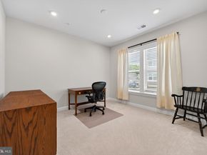21630 Hawksbill High Circle 202, Sterling VA 20164