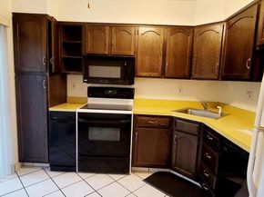 15 Twin Brooks Drive, Willow Grove PA 19090