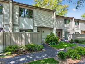 15 Twin Brooks Drive, Willow Grove PA 19090