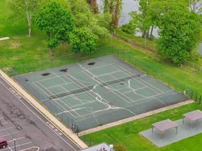 46202 Delaire Landing Road 202, Philadelphia PA 19114