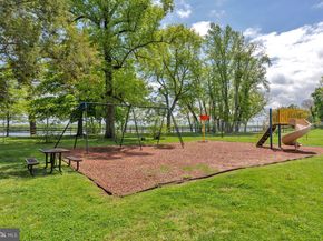 46202 Delaire Landing Road 202, Philadelphia PA 19114