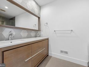 405 Greenwich Street, Philadelphia PA 19147