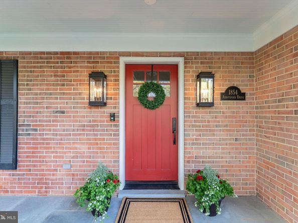 1854 Abbotsford Drive, Vienna VA 22182