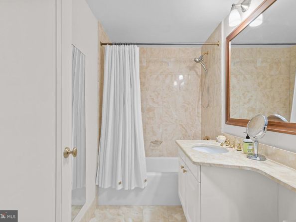 1111 23rd Street NW 4G, Washington DC 20037