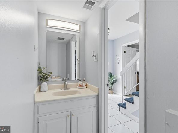 26 Carousel Court, Sterling VA 20164