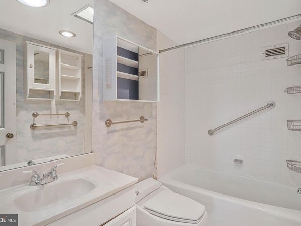 800 25TH Street NW 502, Washington DC 20037