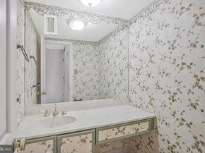 800 25TH Street NW 502, Washington DC 20037