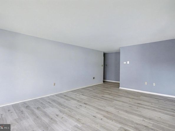 29 Canterbury Square 201, Alexandria VA 22304