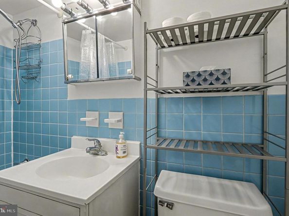 29 Canterbury Square 201, Alexandria VA 22304