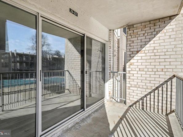 29 Canterbury Square 201, Alexandria VA 22304