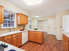 8020 Lakenheath Way, Potomac MD 20854