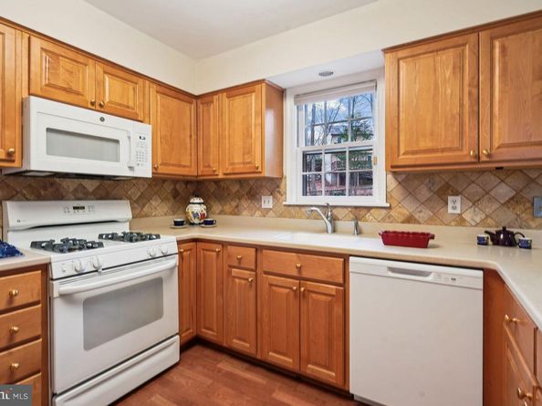 8020 Lakenheath Way, Potomac MD 20854