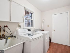 8020 Lakenheath Way, Potomac MD 20854