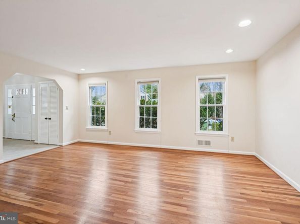 8020 Lakenheath Way, Potomac MD 20854