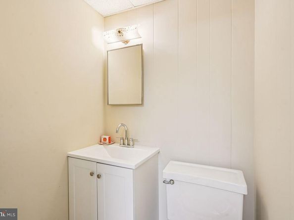 8020 Lakenheath Way, Potomac MD 20854