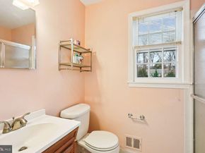 8020 Lakenheath Way, Potomac MD 20854