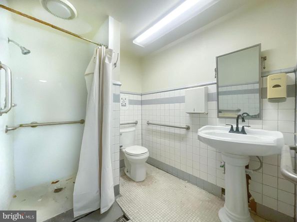 701 N 63rd Street, Philadelphia PA 19151