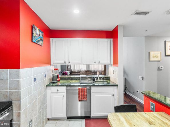 315 New Street 412, Philadelphia PA 19106