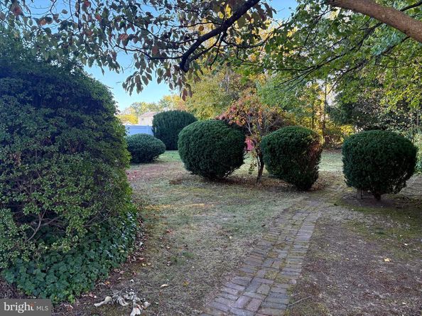 1127 Oak Leaf Lane, Warminster PA 18974