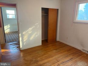 1127 Oak Leaf Lane, Warminster PA 18974