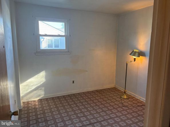 1127 Oak Leaf Lane, Warminster PA 18974