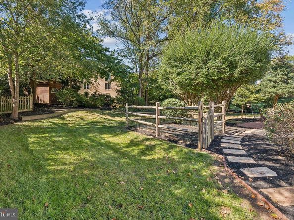 1172 Foxhound Court, Mclean VA 22102