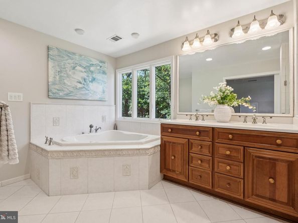 1172 Foxhound Court, Mclean VA 22102