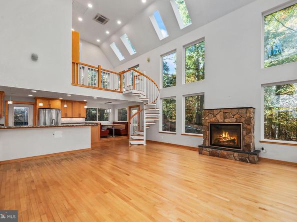 10450 Hunter View Road, Vienna VA 22181