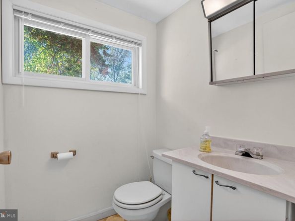 1405 Ross Drive SW, Vienna VA 22180
