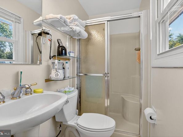 1405 Ross Drive SW, Vienna VA 22180