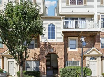 1735 W Braddock Place