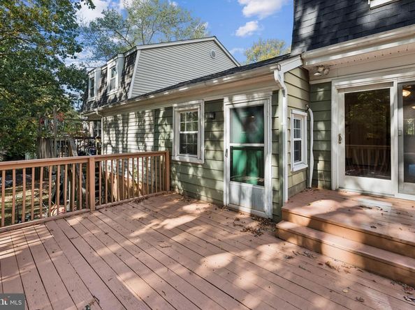 717 Campbell Way, Herndon VA 20170