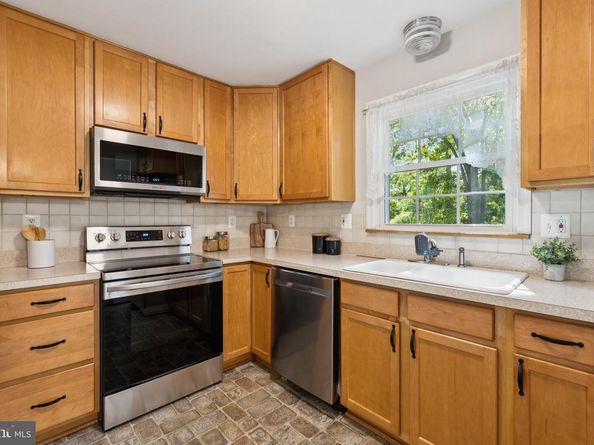 717 Campbell Way, Herndon VA 20170