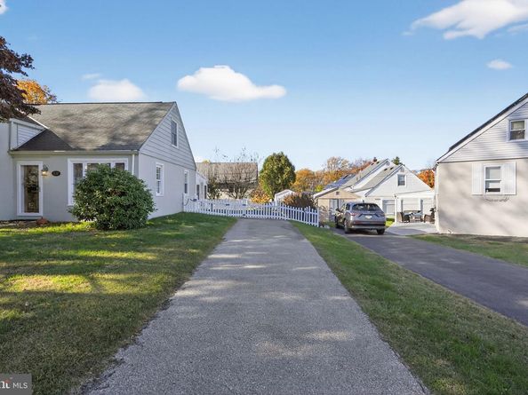 838 Clyde Lane, Philadelphia PA 19128