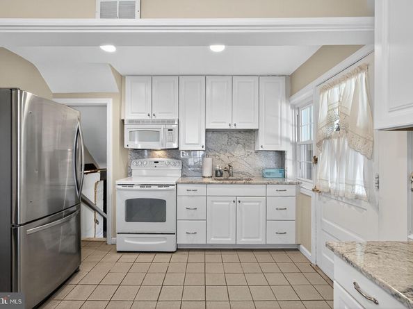 838 Clyde Lane, Philadelphia PA 19128