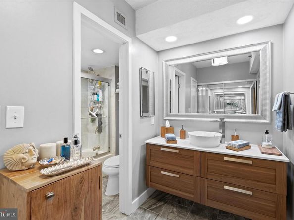 5501 Seminary Road 114S, Falls Church VA 22041