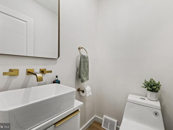 859 Selmer Road, Philadelphia PA 19116