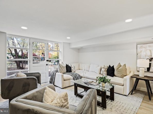 859 Selmer Road, Philadelphia PA 19116