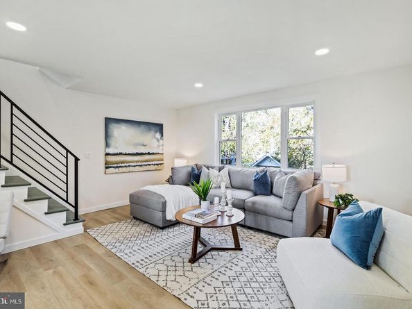 859 Selmer Road, Philadelphia PA 19116