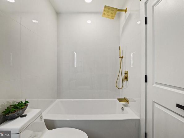 859 Selmer Road, Philadelphia PA 19116