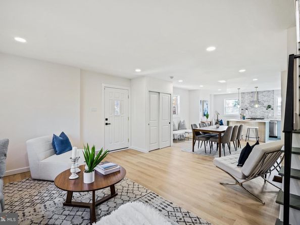 859 Selmer Road, Philadelphia PA 19116