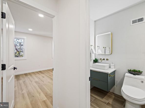 859 Selmer Road, Philadelphia PA 19116