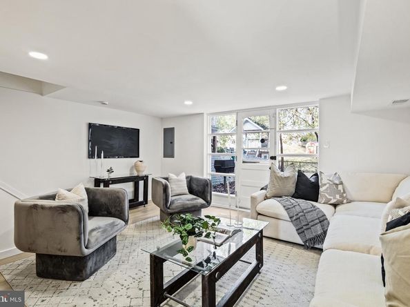 859 Selmer Road, Philadelphia PA 19116