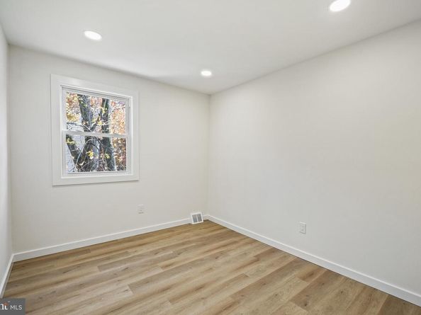 859 Selmer Road, Philadelphia PA 19116