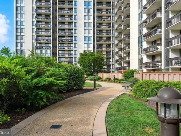 5300 Holmes Run Parkway 1210, Alexandria VA 22304