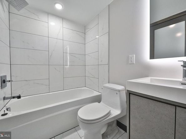 1022 Christian Street, Philadelphia PA 19147