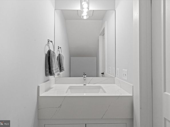 222 Green Street, Alexandria VA 22314