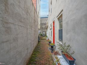 239 Race Street, Philadelphia PA 19106