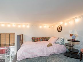 239 Race Street, Philadelphia PA 19106